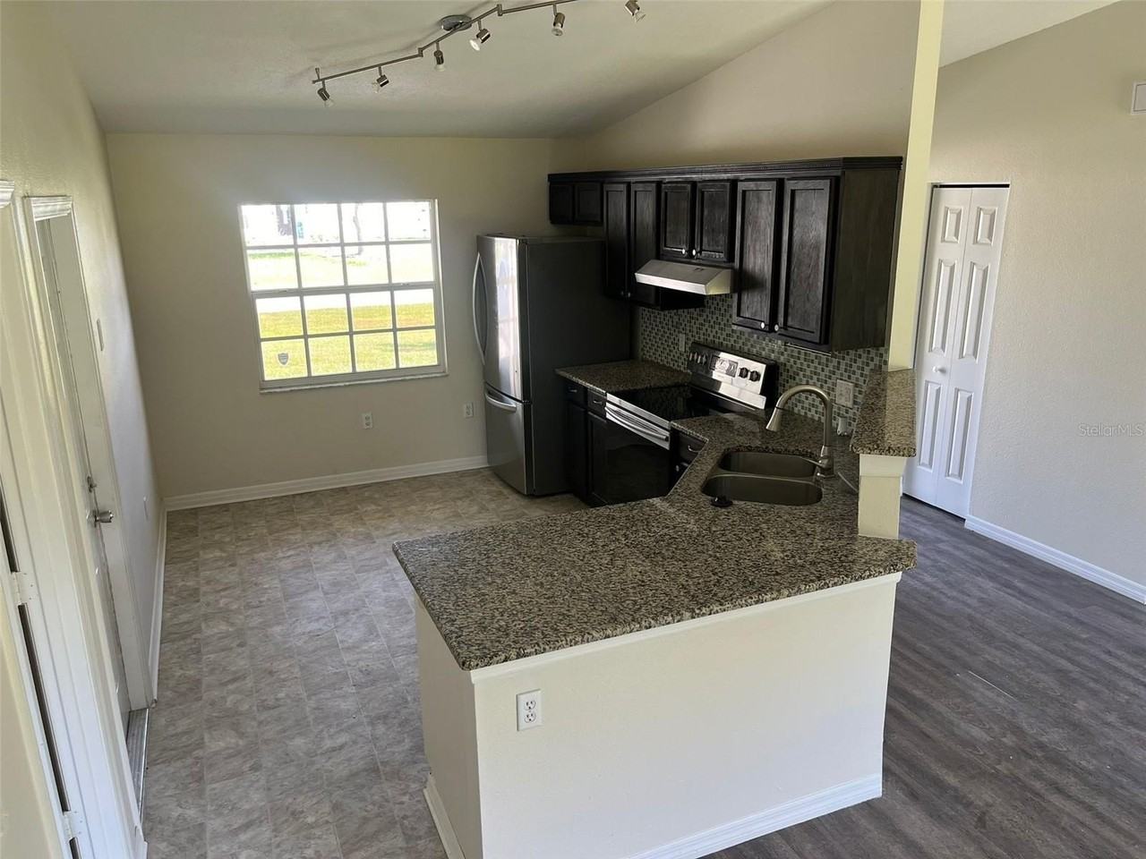 408 Mallard Way - Photo 3 of 18
