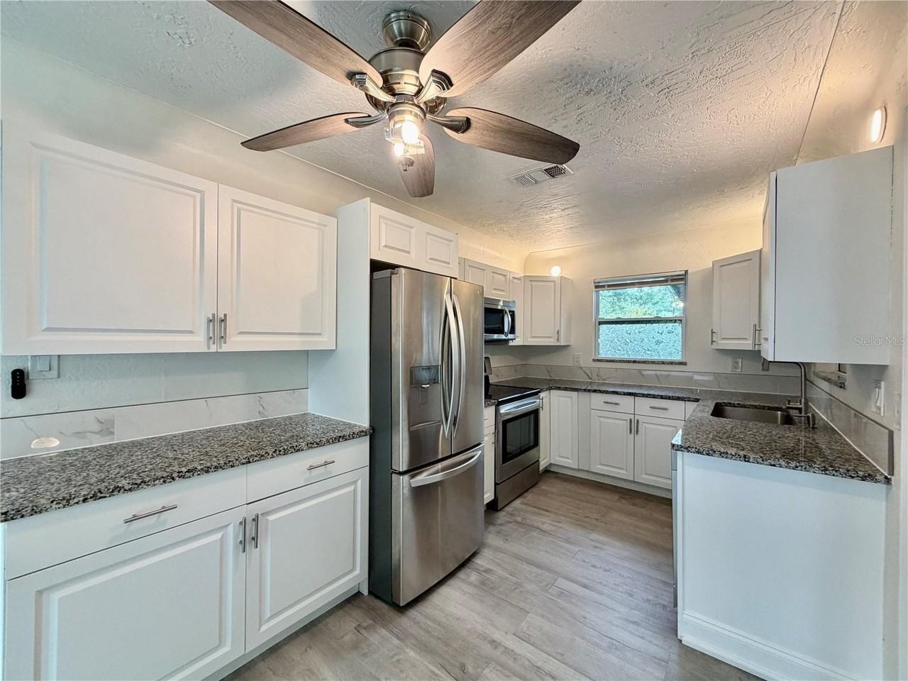 1465 15th St S - Photo 3 of 28