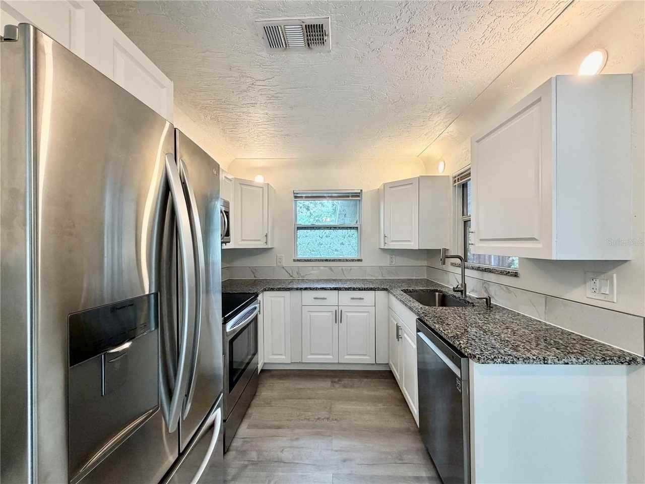 1465 15th St S - Photo 4 of 28
