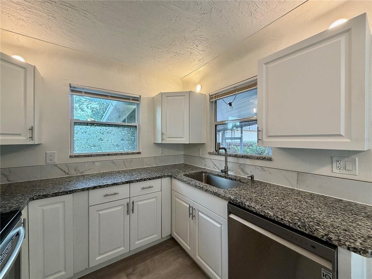 1465 15th St S - Photo 5 of 28