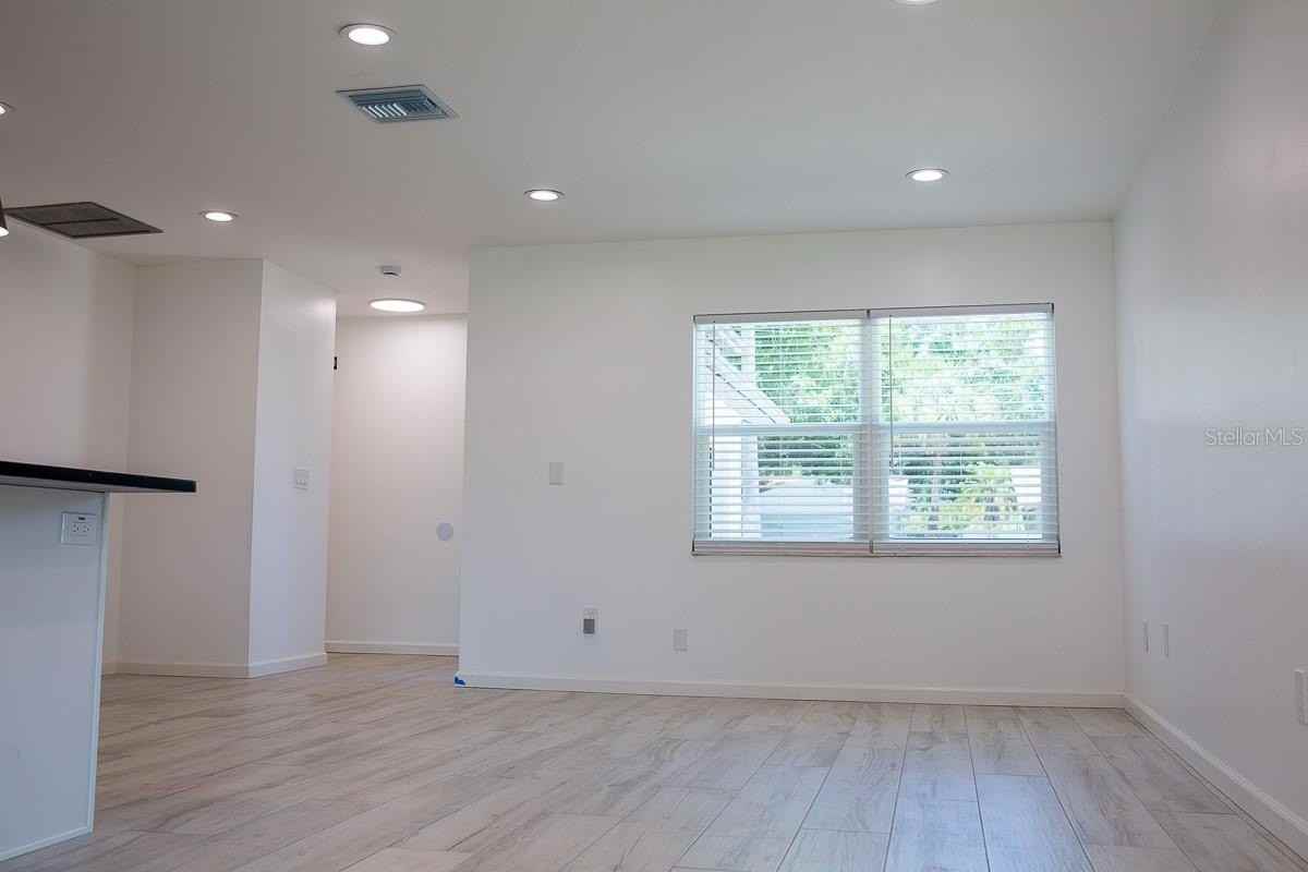1851 Oak St - Photo 2 of 33