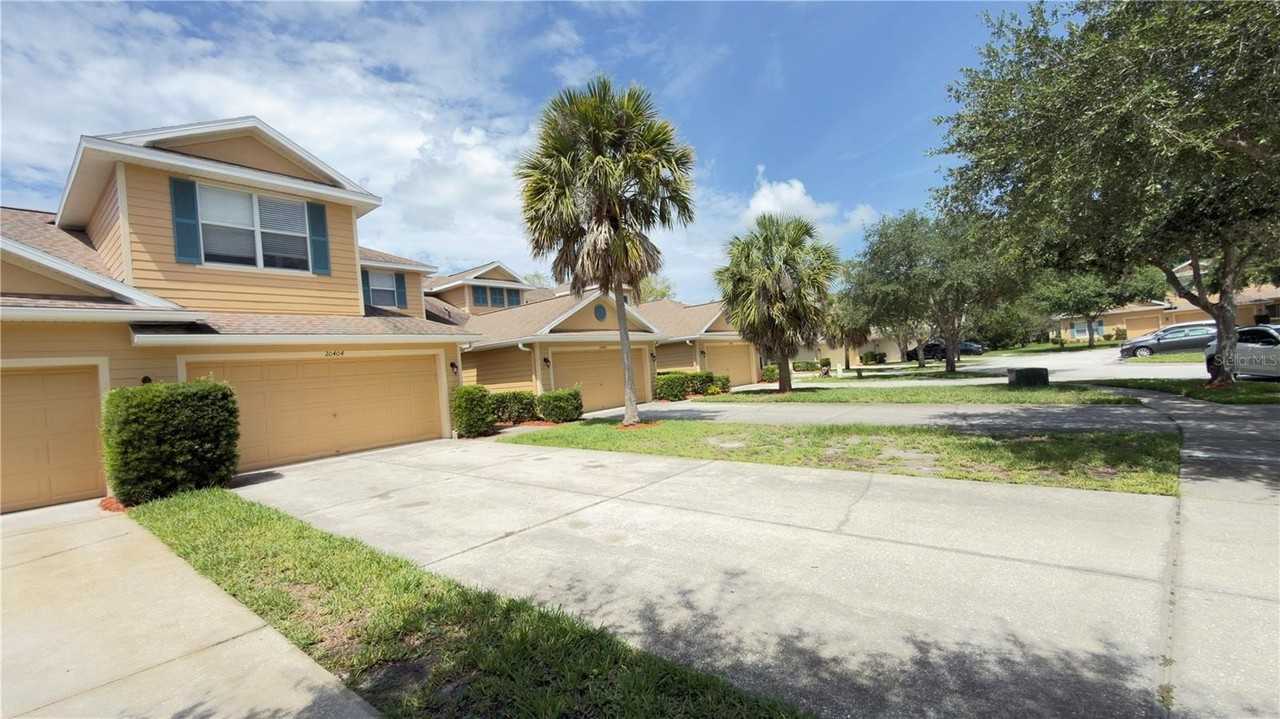 20404 Harvest Oak Ct - Photo 3 of 12