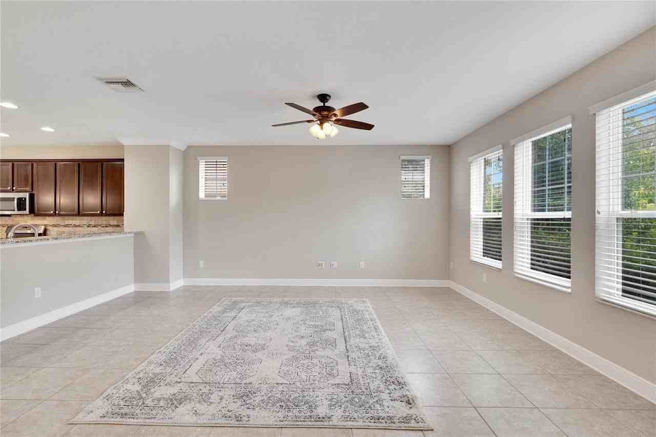 5320 Sagecrest Dr - Photo 5 of 45