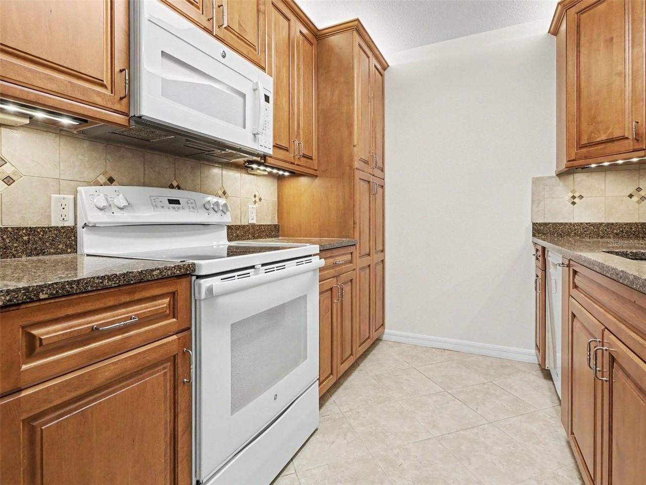 3211 W Swann Ave #302 - Photo 5 of 27
