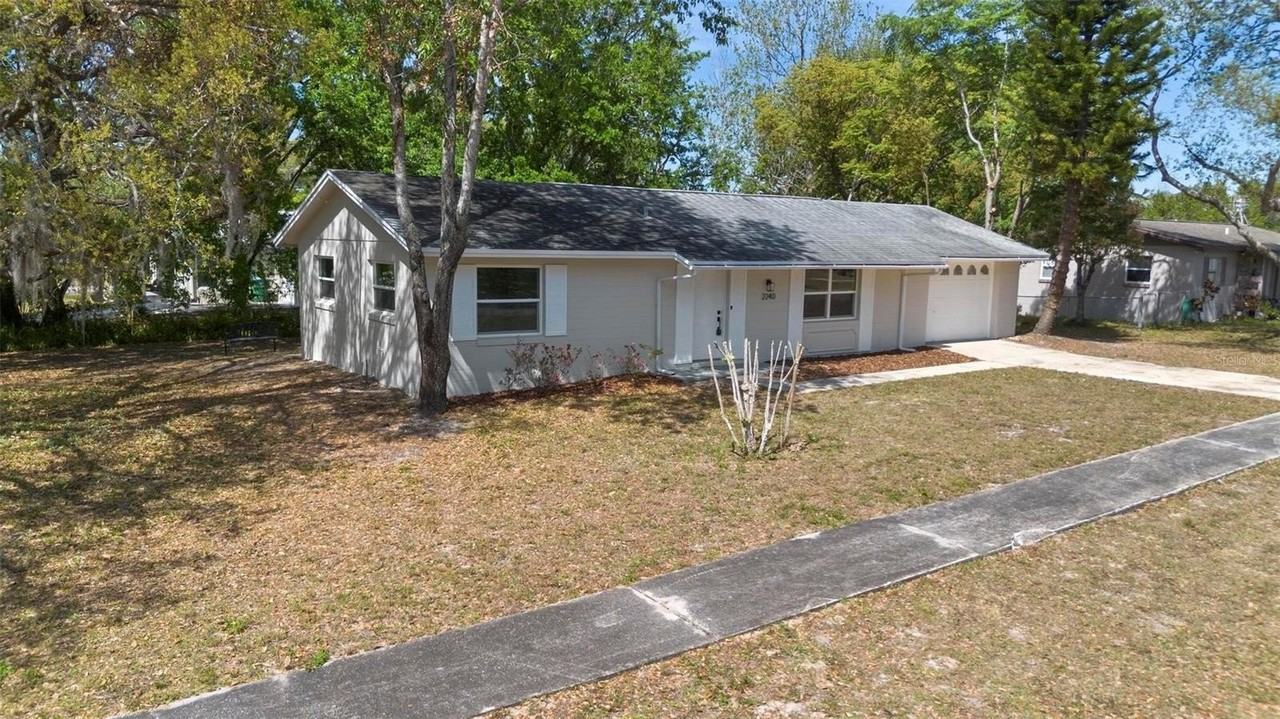 2240 Conway Dr - Photo 2 of 33