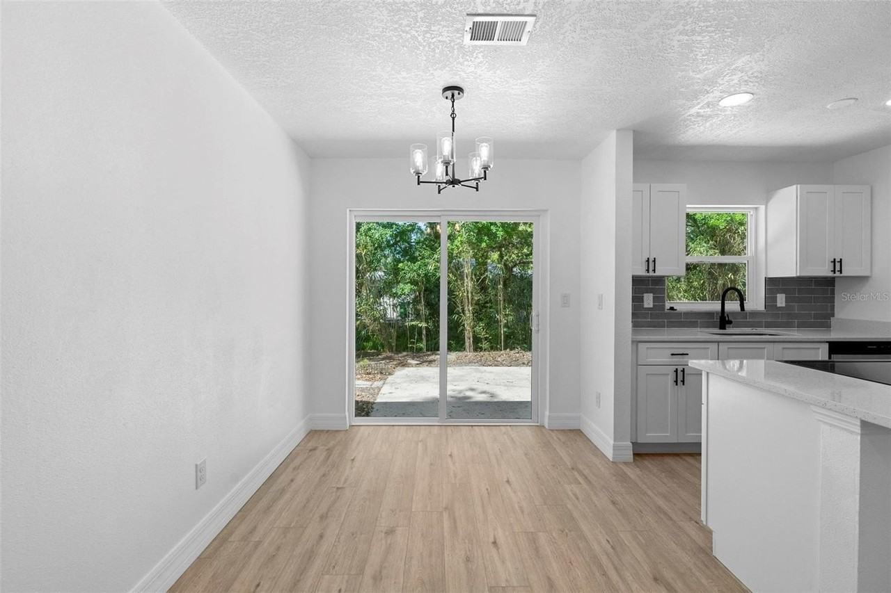 2240 Conway Dr - Photo 6 of 33