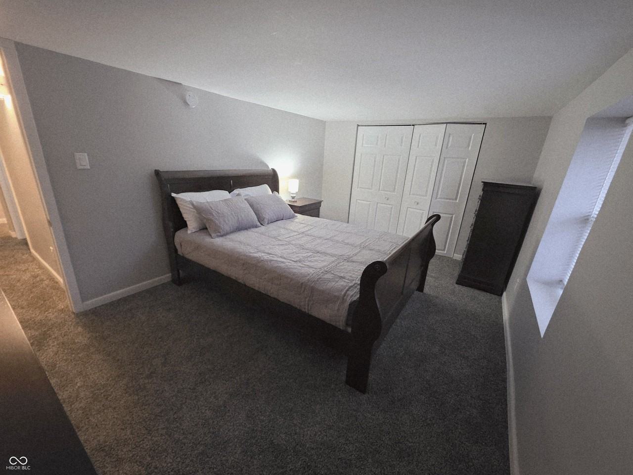 831 W Pearl St - Photo 3 of 10