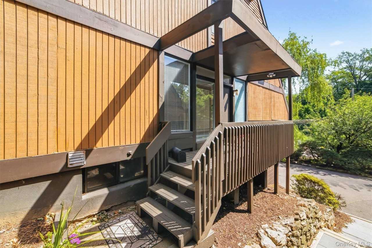 104 Ogden Ave - Photo 4 of 45
