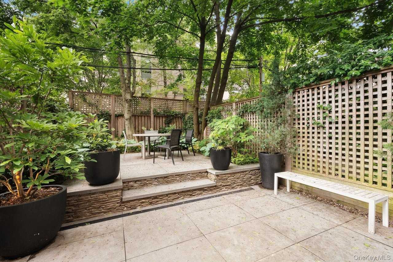 131 Saint Johns Pl #GFL - Photo 2 of 7