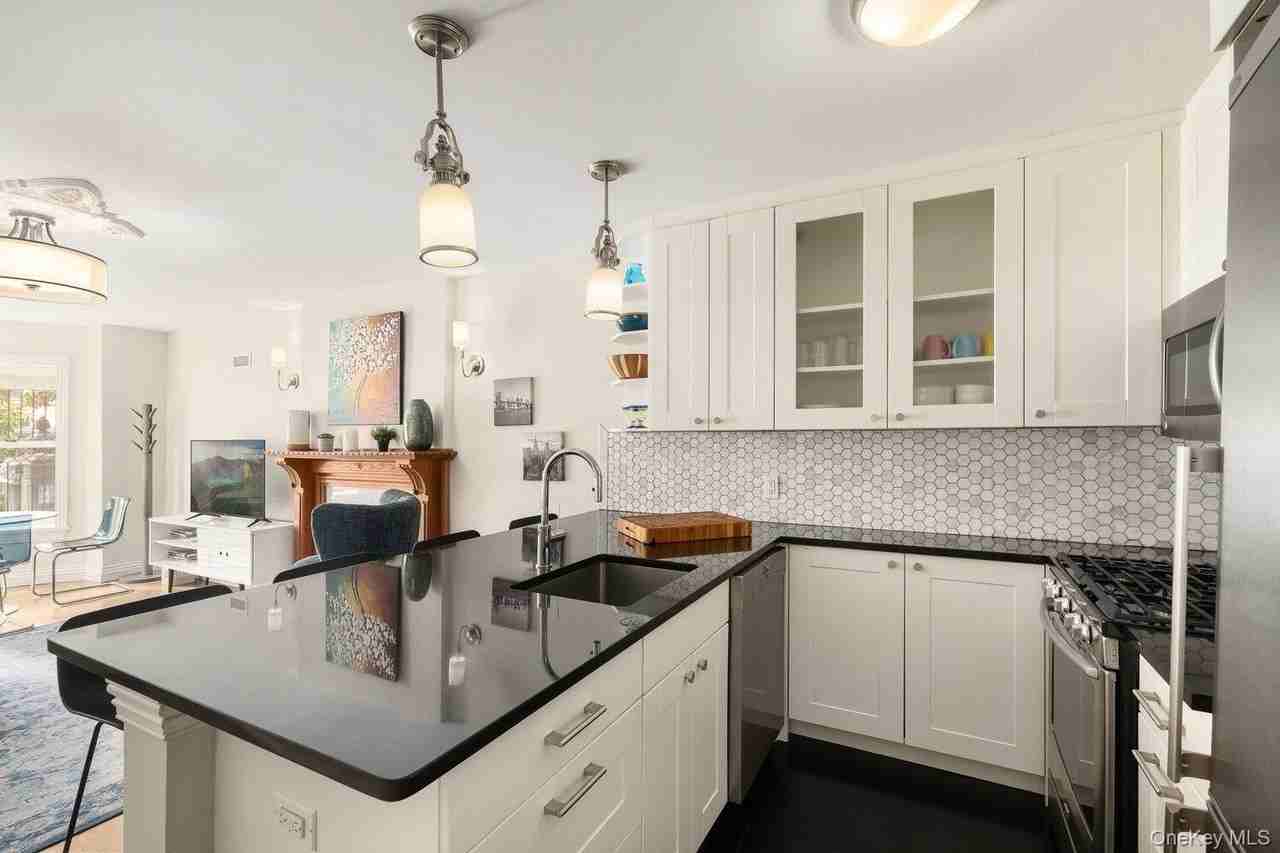 131 Saint Johns Pl #GFL - Photo 3 of 7