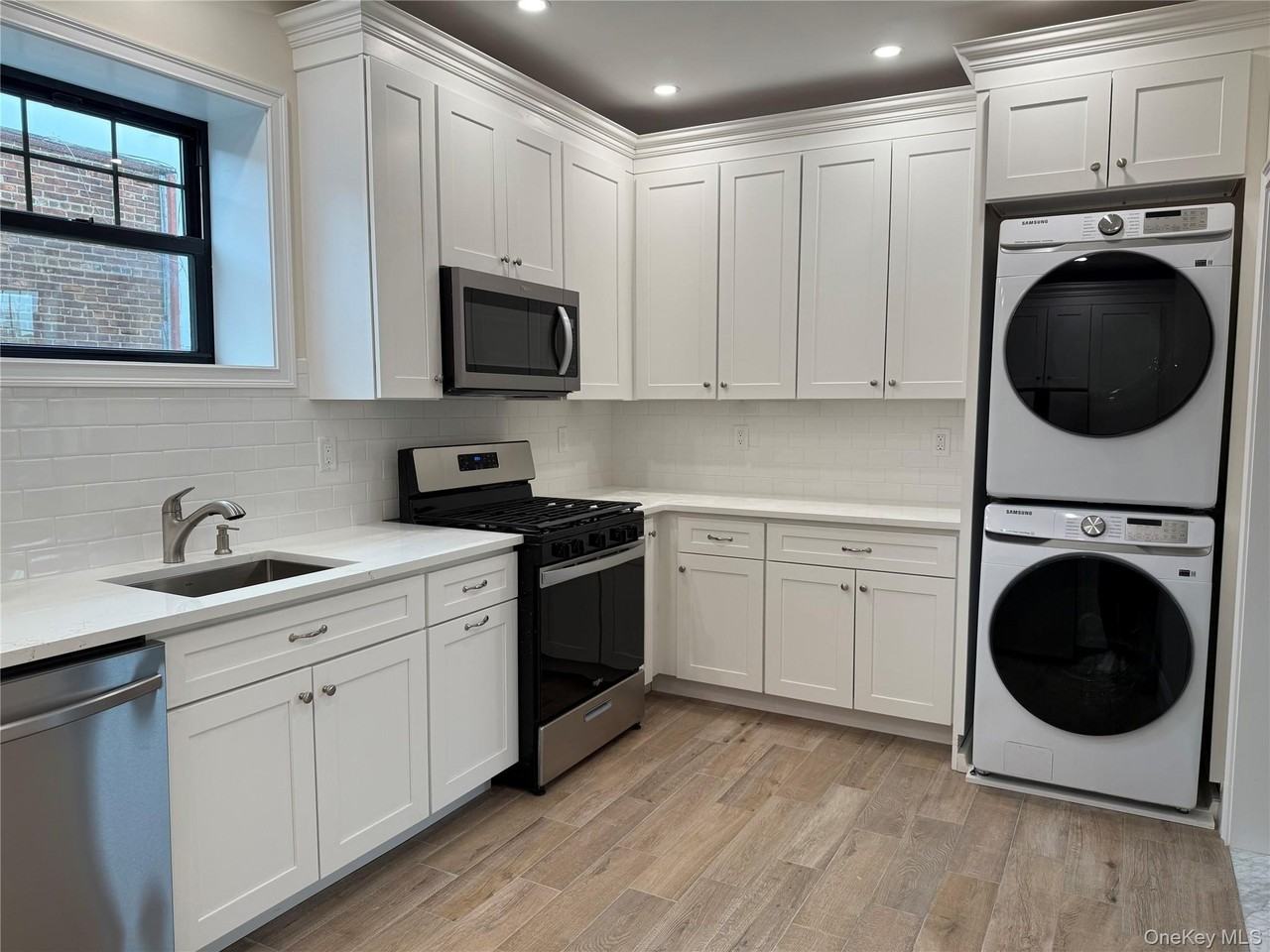 162 2nd St #4 - Photo 3 of 17
