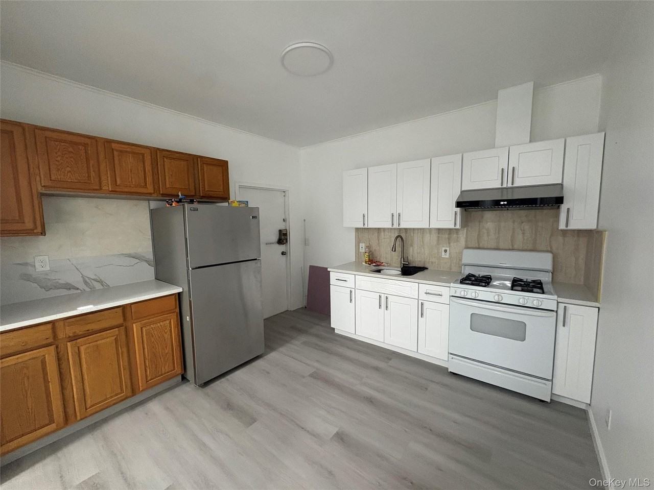 130 Wickham Ave - Photo 2 of 13
