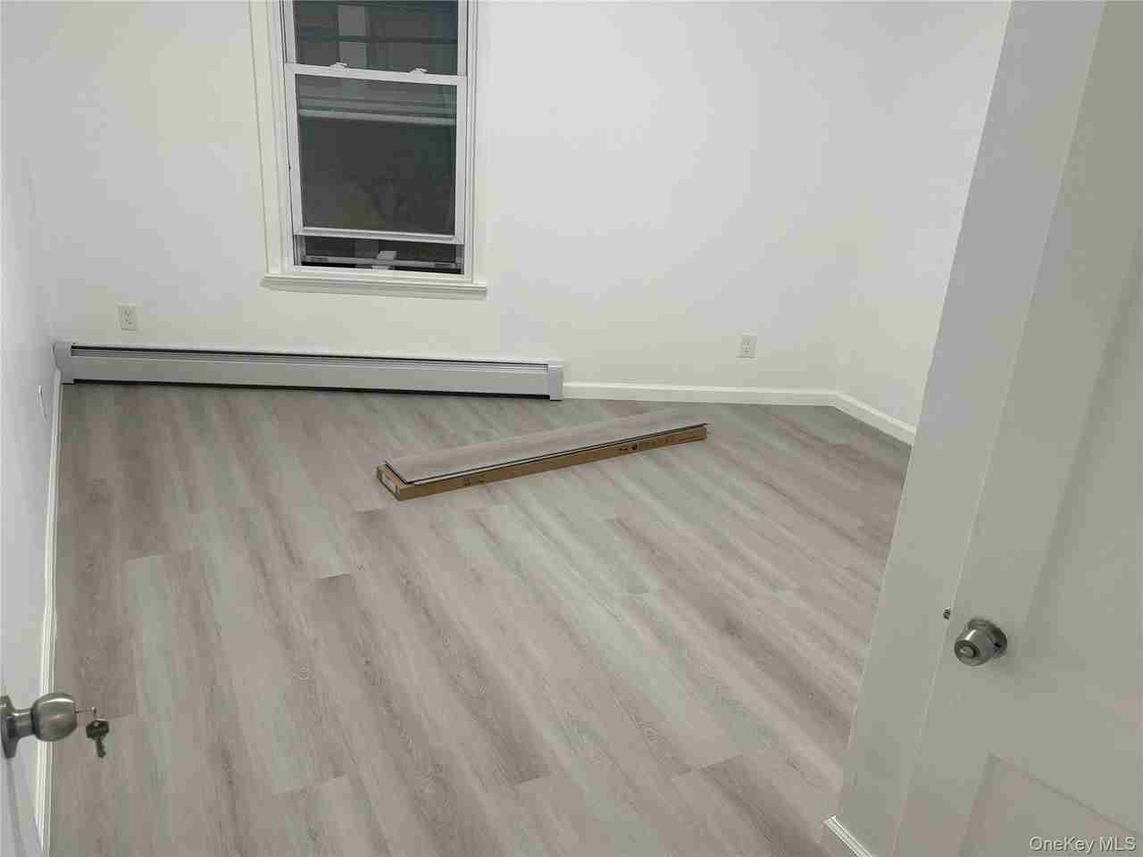 130 Wickham Ave - Photo 5 of 13