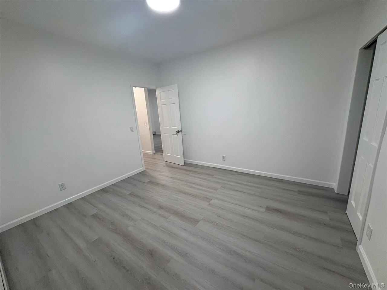 130 Wickham Ave - Photo 7 of 13
