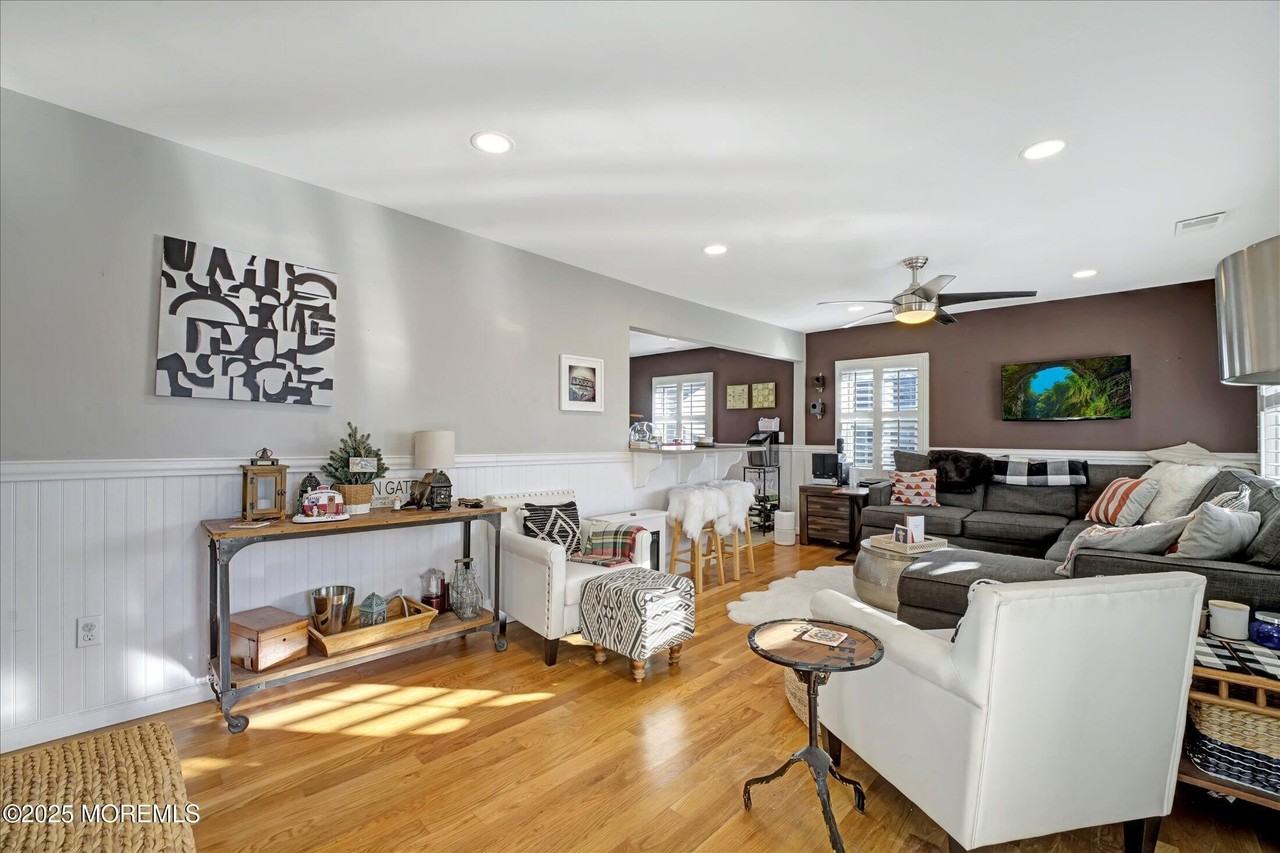 515 Stone Harbor Ave - Photo 3 of 21