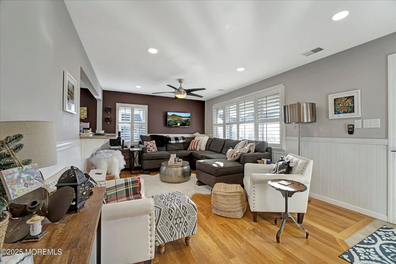 515 Stone Harbor Ave - Photo 4 of 21