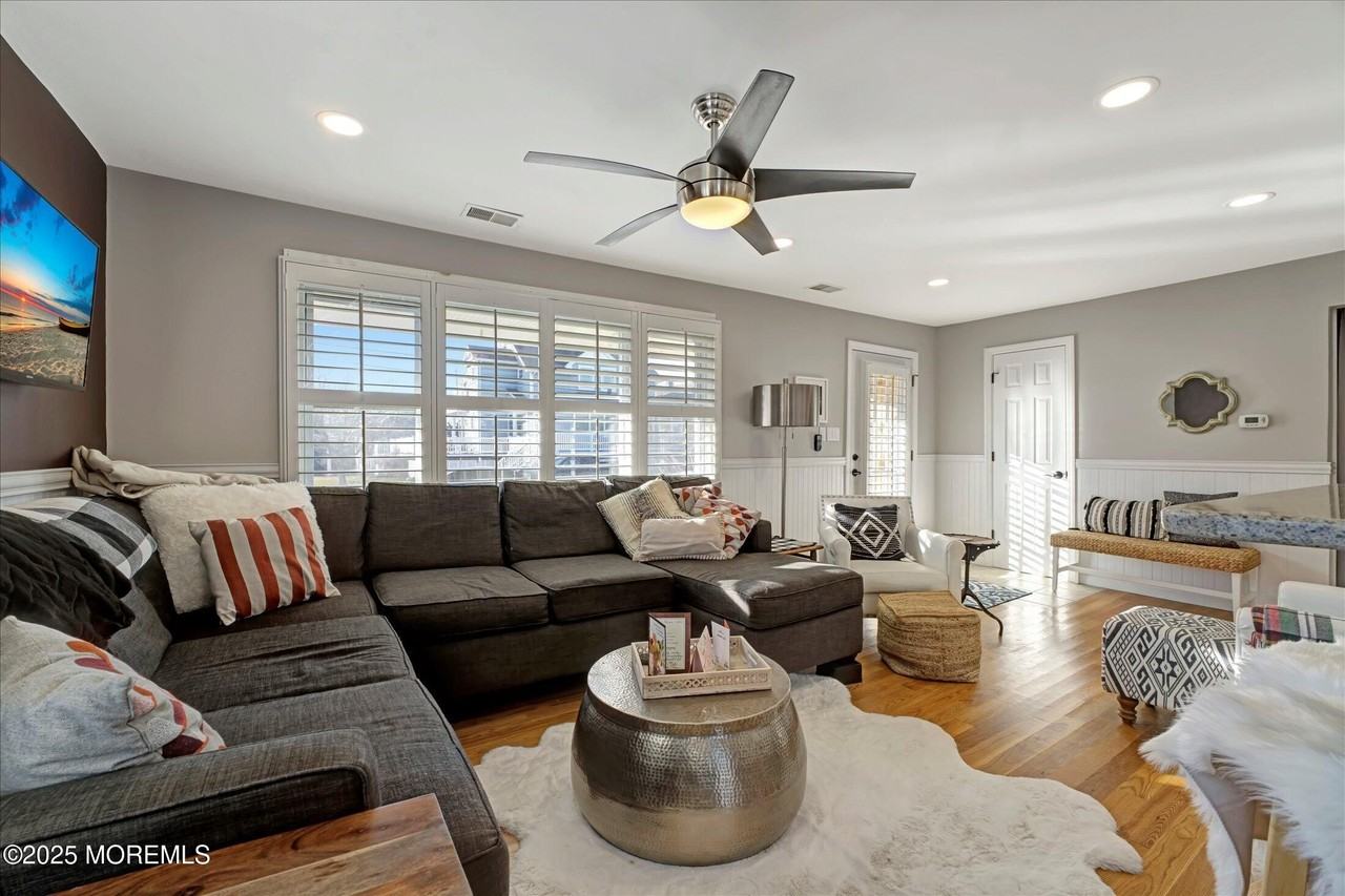 515 Stone Harbor Ave - Photo 5 of 21