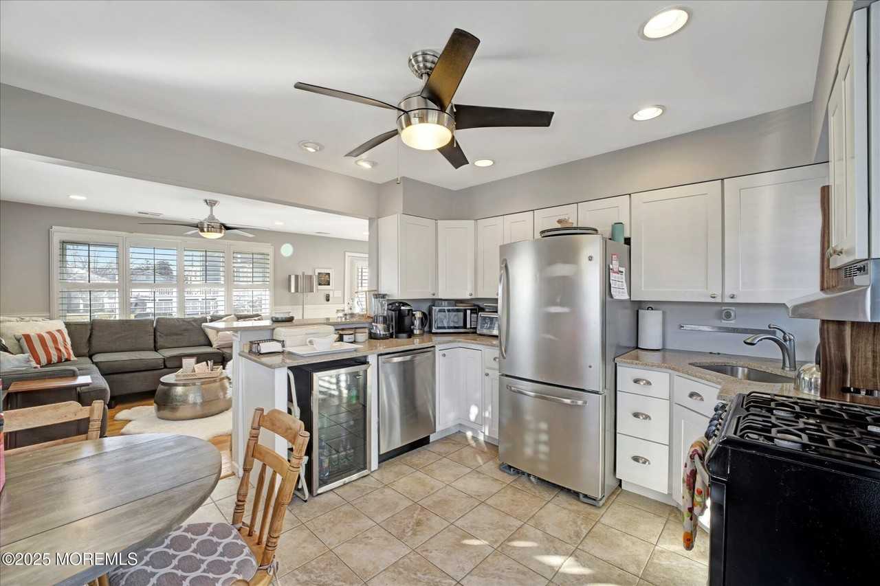 515 Stone Harbor Ave - Photo 6 of 21