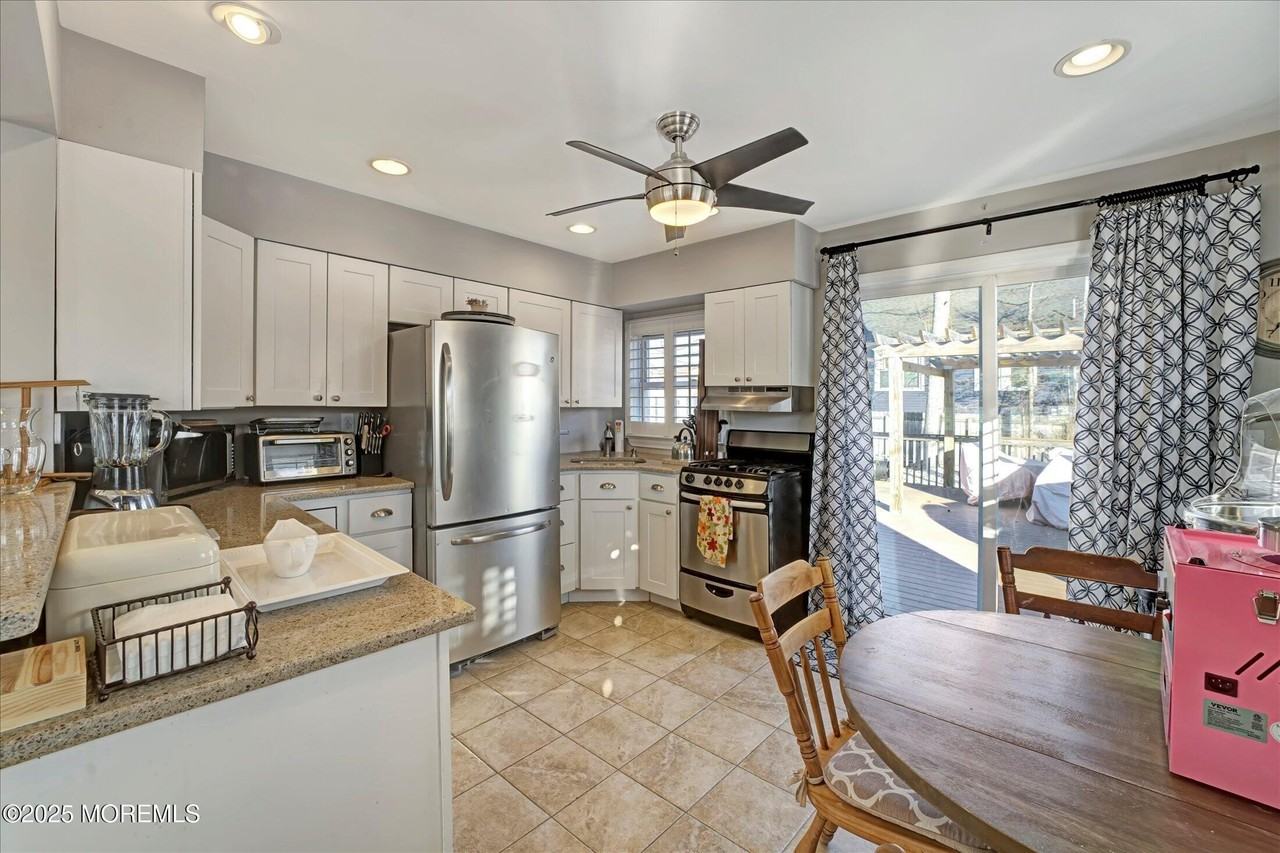 515 Stone Harbor Ave - Photo 7 of 21