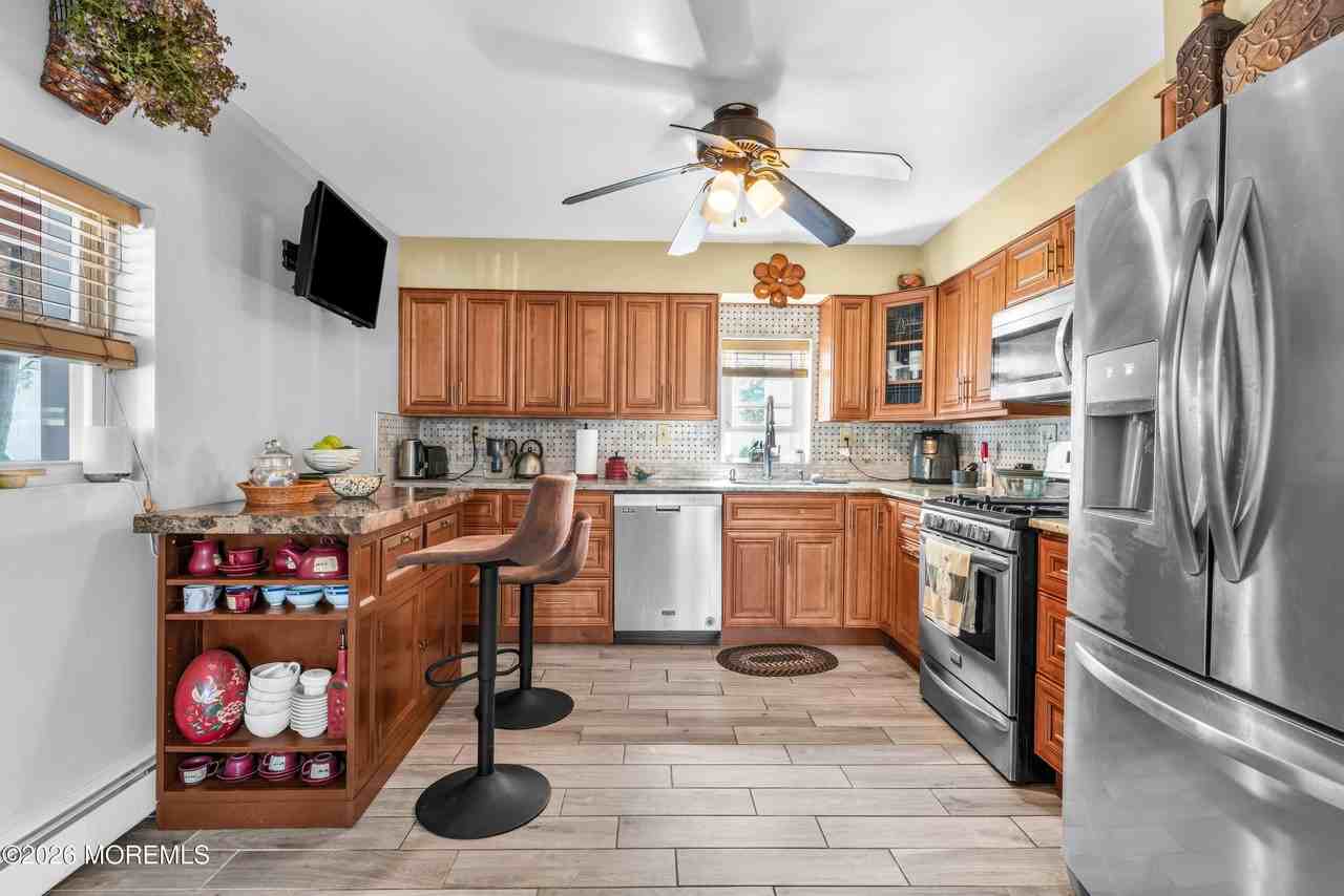 12 Jacobson St - Photo 3 of 15