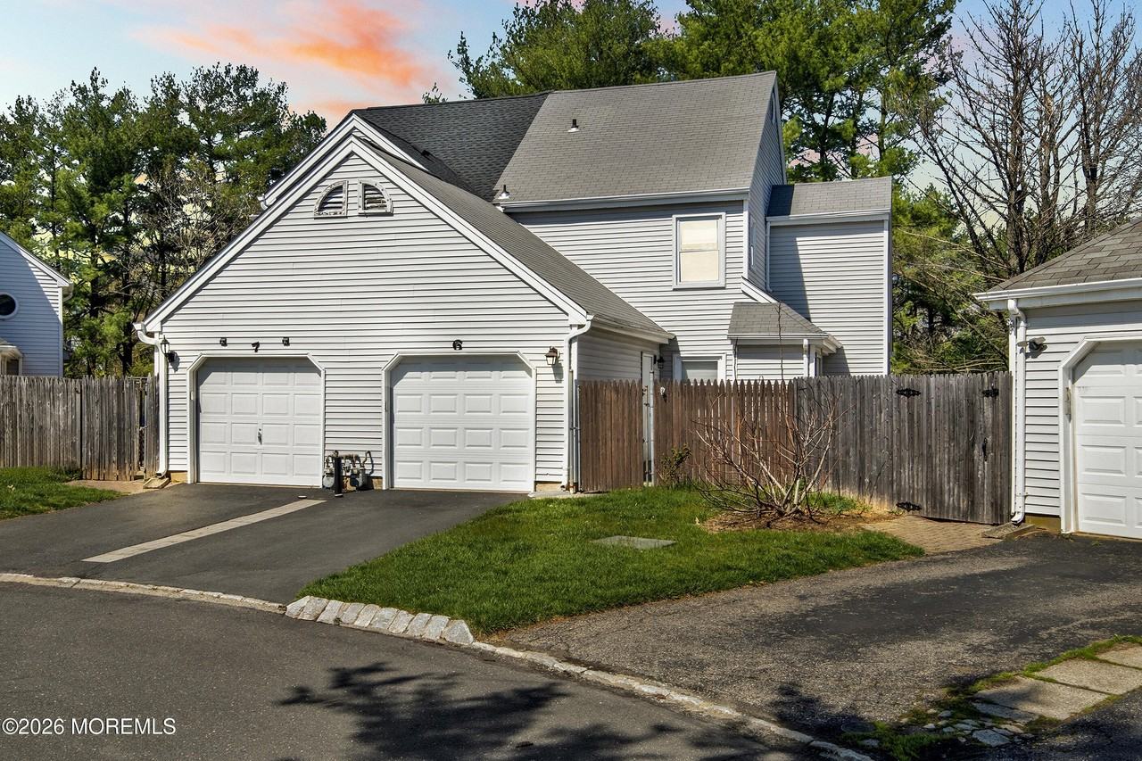 6 Stowe Ct - Photo 2 of 33