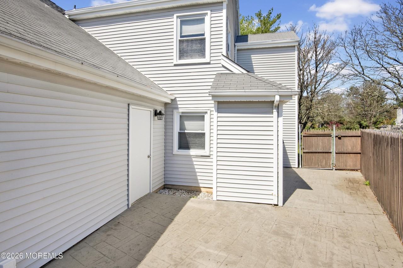 6 Stowe Ct - Photo 3 of 33