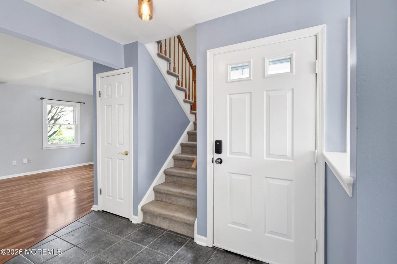 6 Stowe Ct - Photo 5 of 33