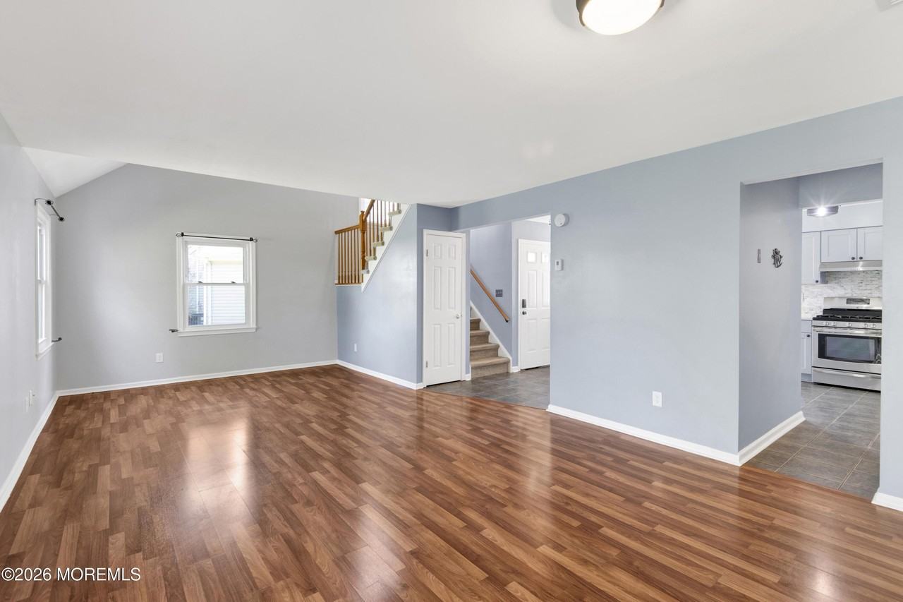 6 Stowe Ct - Photo 7 of 33
