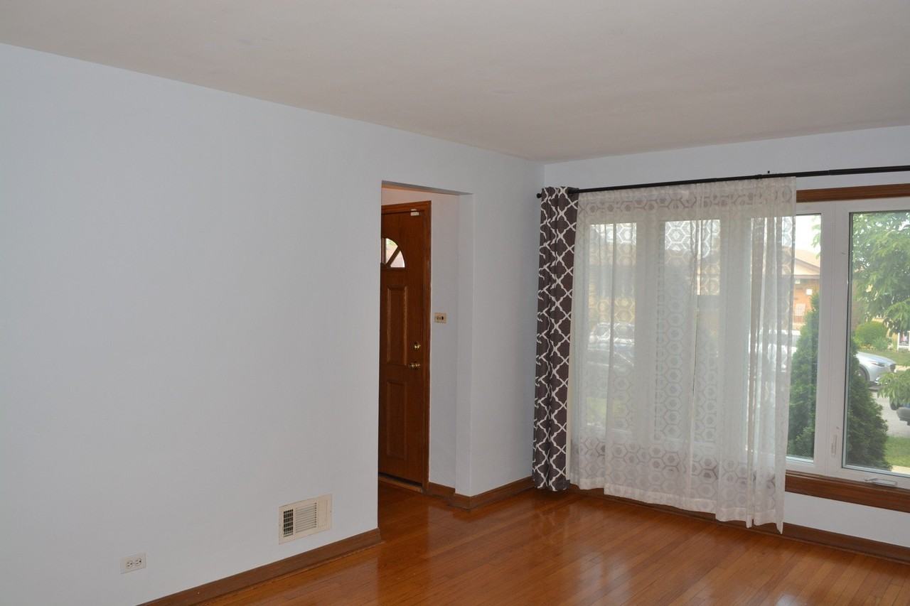 5929 W 64th St - Photo 2 of 18