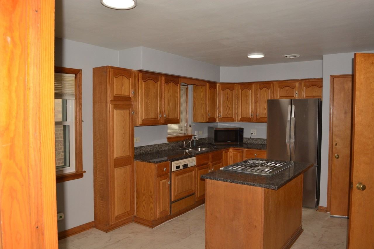 5929 W 64th St - Photo 6 of 18