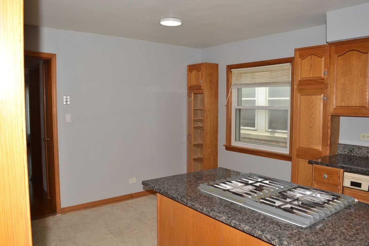5929 W 64th St - Photo 7 of 18