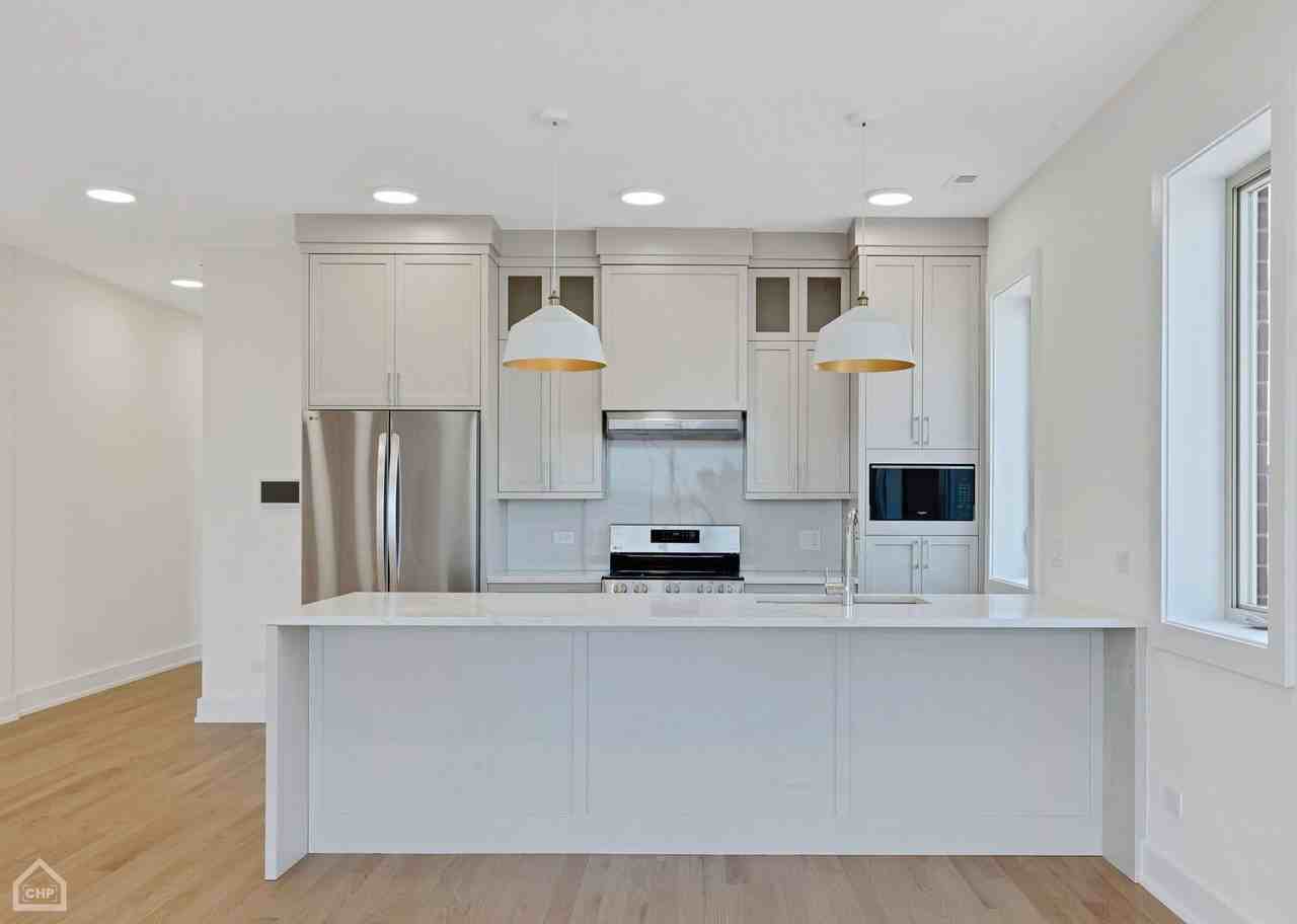 3545 W Belmont Ave #2 - Photo 4 of 17
