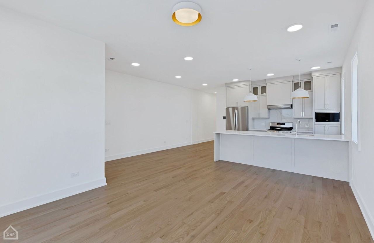 3545 W Belmont Ave #2 - Photo 5 of 17