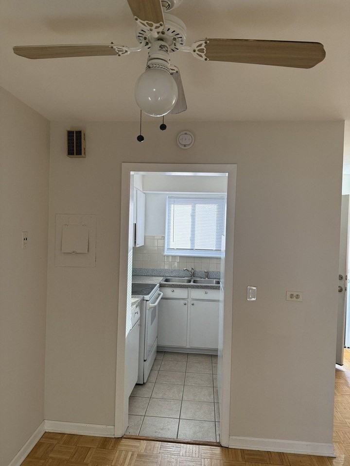 1509 Brown St #11E - Photo 6 of 12
