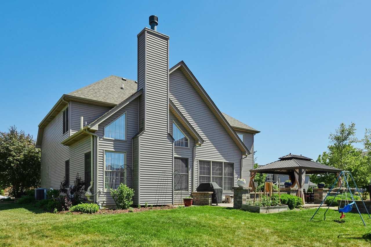 26300 W Chatham Dr - Photo 2 of 48