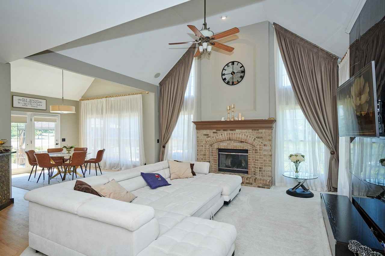 26300 W Chatham Dr - Photo 3 of 48