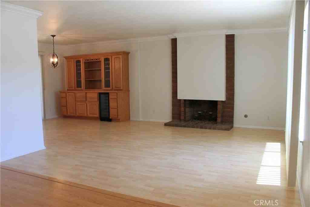 3881 Hendrix St - Photo 7 of 50