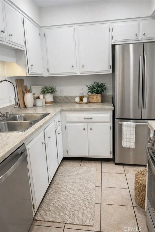 1765 W Glenoaks Ave - Photo 2 of 24