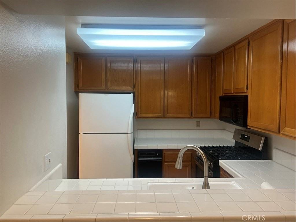 1441 Brett Pl #245 - Photo 4 of 37