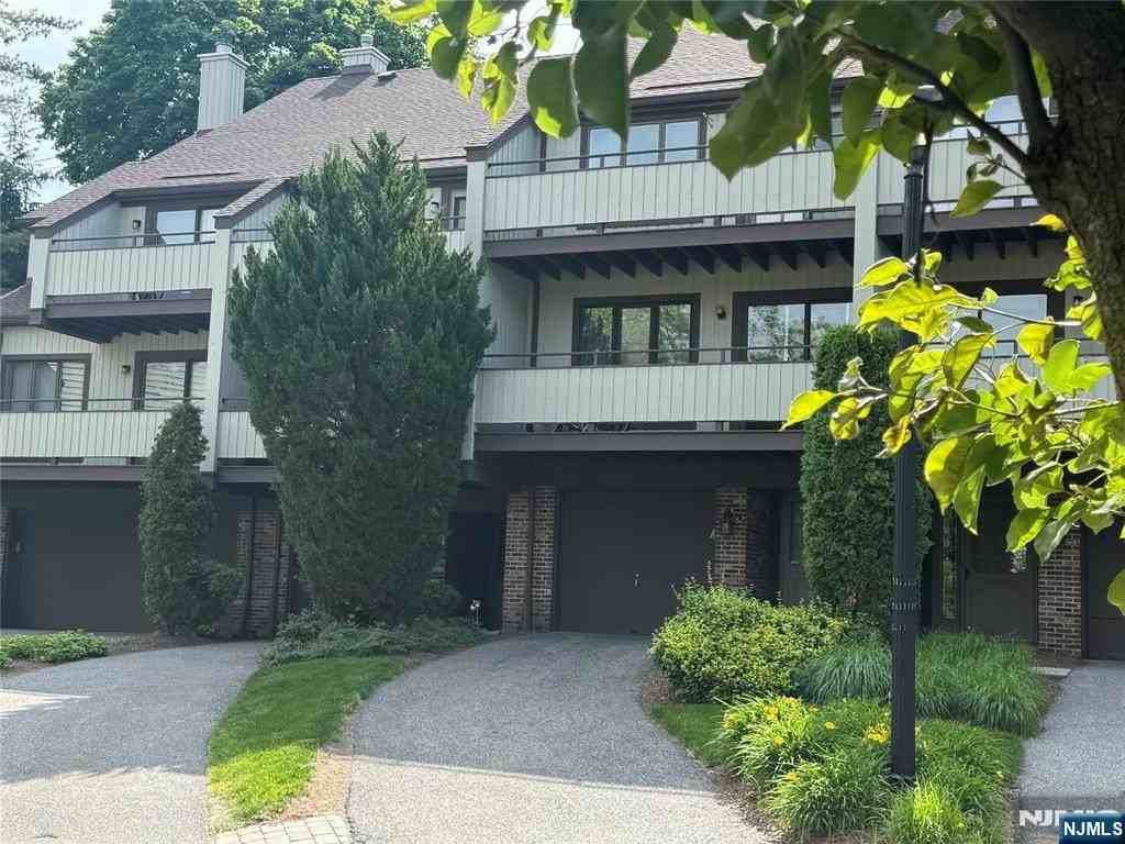 82 Meadowview Ct