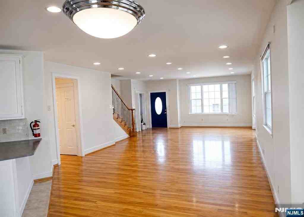 37 Vanderburgh Ave #B - Photo 2 of 4