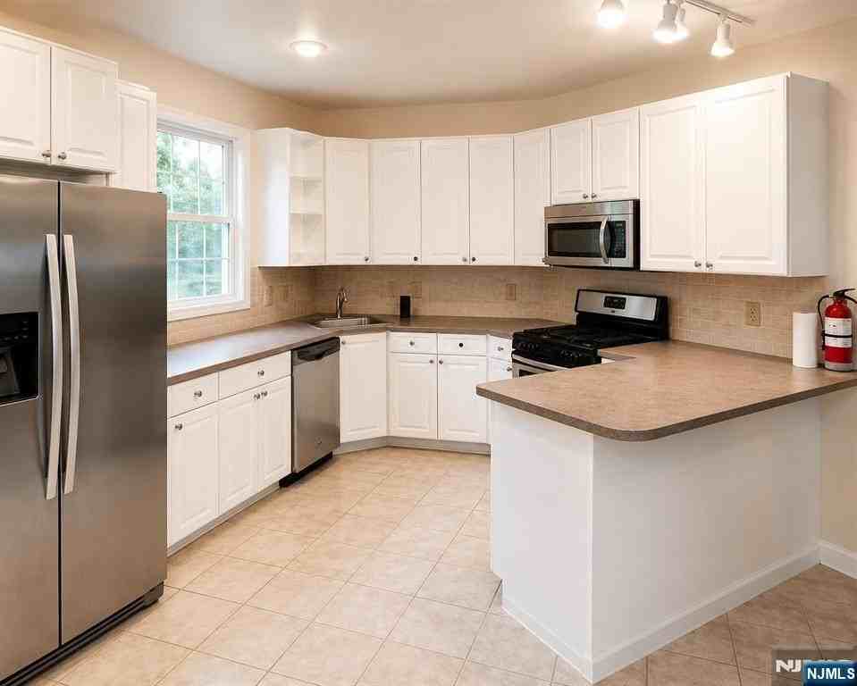 37 Vanderburgh Ave #B - Photo 3 of 4