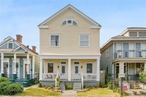 featured image of 133 N Clark St