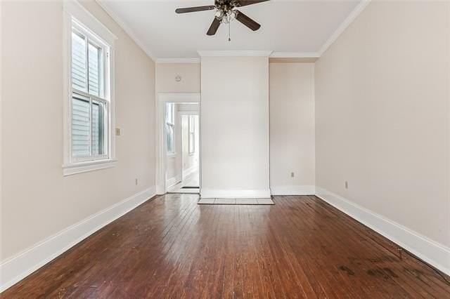 133 N Clark St - Photo 3 of 12