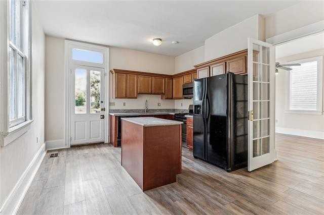 133 N Clark St - Photo 4 of 12