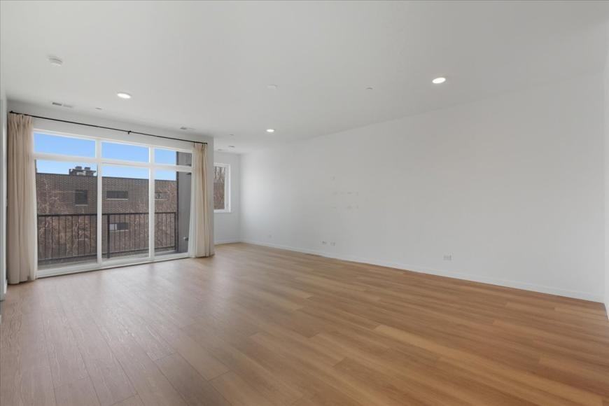 204 S Leavitt St - Photo 3 of 10
