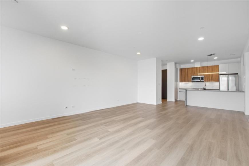 204 S Leavitt St - Photo 6 of 10