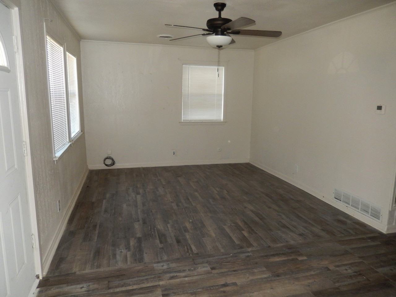 2710 Mount View Dr - Photo 2 of 19