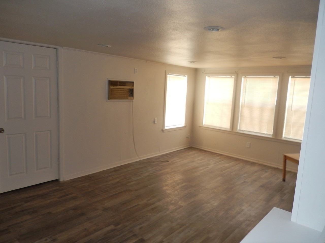 2710 Mount View Dr - Photo 3 of 19