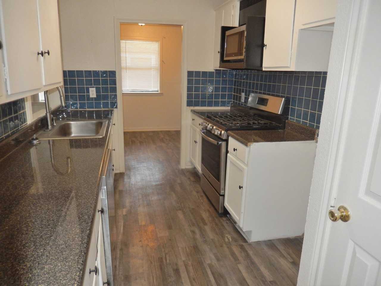2710 Mount View Dr - Photo 5 of 19